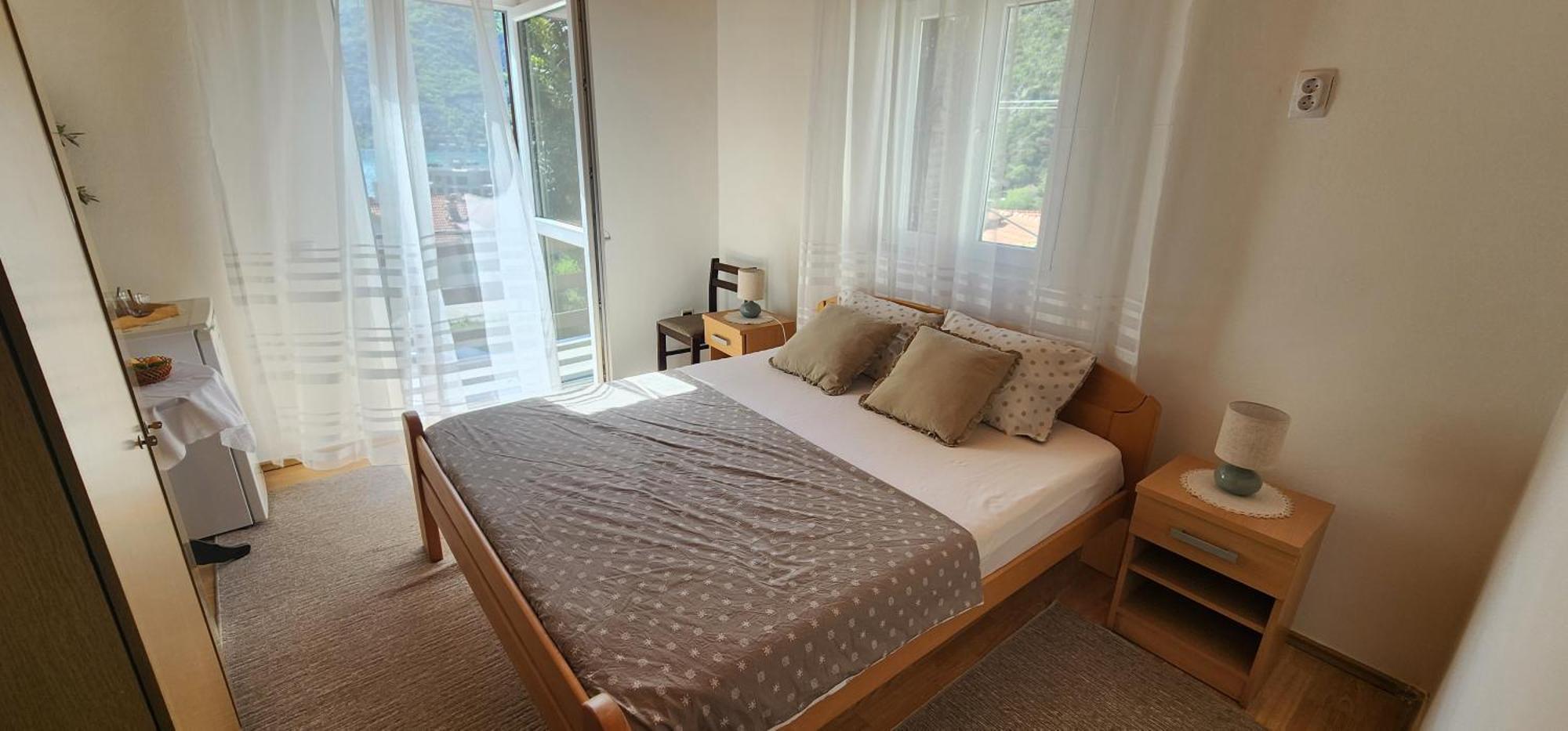 Lorena Rooms Risan Bagian luar foto