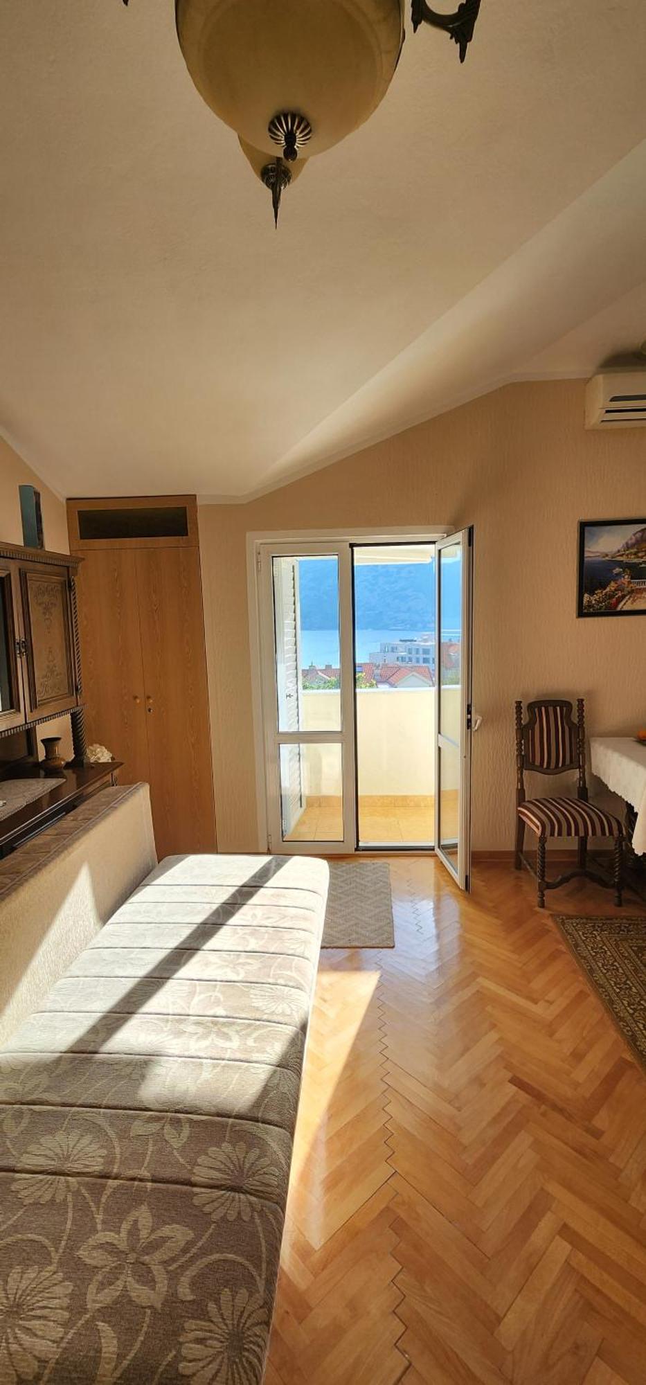 Lorena Rooms Risan Bagian luar foto