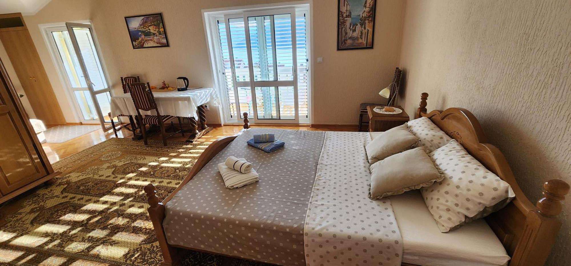 Lorena Rooms Risan Bagian luar foto